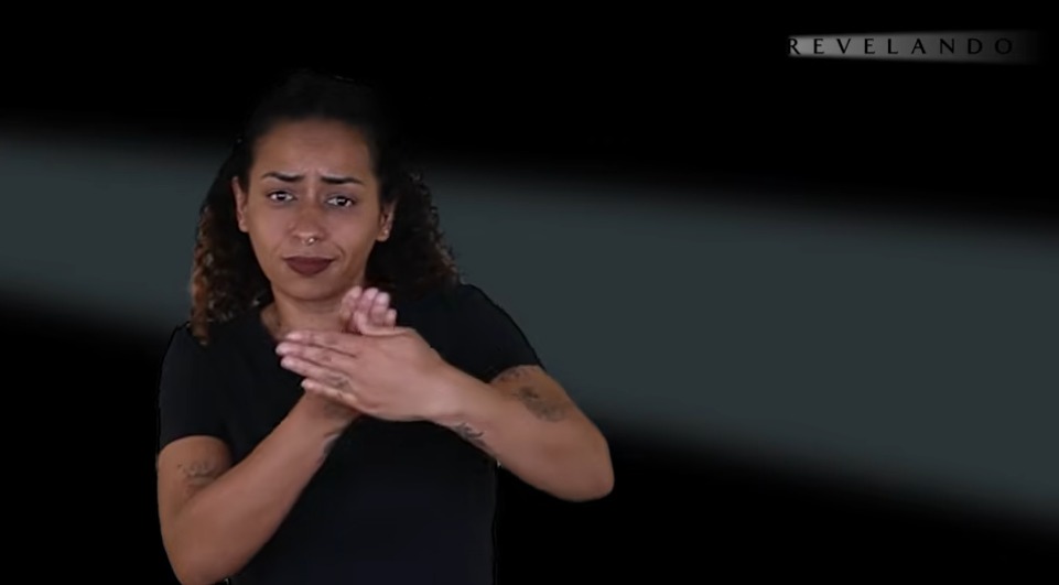 Série "Revelando" passa a contar com Libras e amplia o acesso de pessoas surdas a grandes reportagens