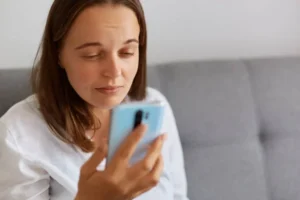 Biometria facial na telefonia: Anatel esclarece alternativa presencial, mas permanecem dúvidas sobre acessibilidade digital