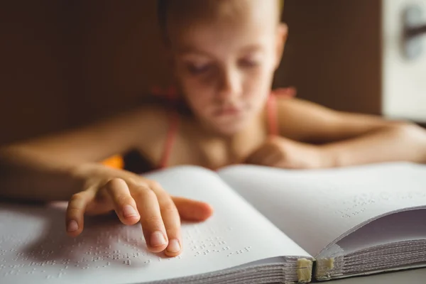 Como escolher presentes para crianças com deficiência visual?