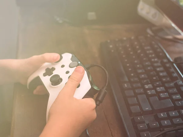 Decreto regulamenta indústria de jogos eletrônicos mas não estabelece obrigação de acessibilidade e deixa lacunas na formação de educadores
