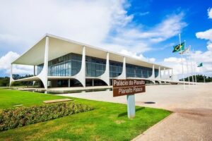 Quem esteve à frente da política federal para pessoas com deficiência nos governos Bolsonaro e Lula?