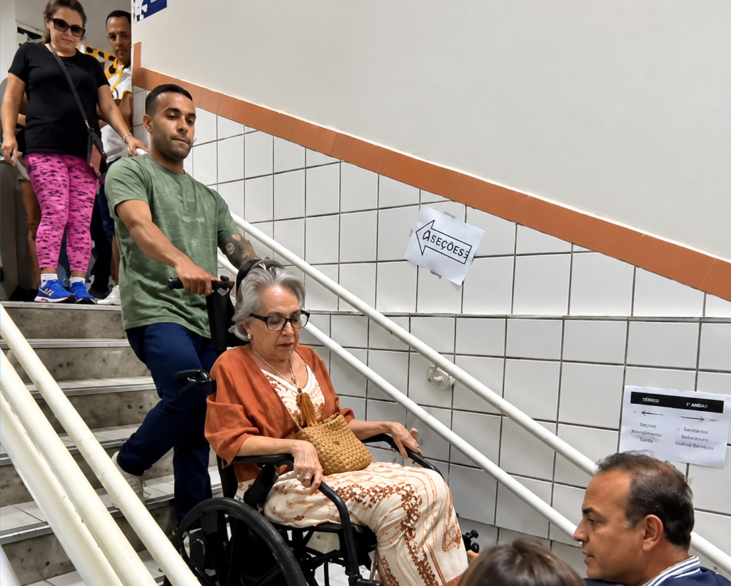 O voto das pessoas com deficiência custa caro — e o preço pode ser a própria exclusão. Como será no 2º turno?