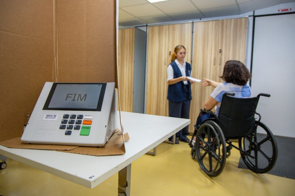 TRE-SP realiza pesquisa sobre acessibilidade nos locais de votação no 2º turno
